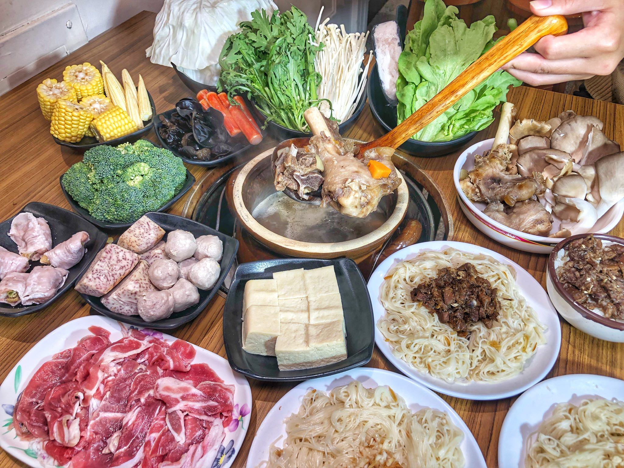 台南美食 鄉野炭燒羊肉爐南紡店 傳承30年的古早味炭火羊肉爐一年四季進補的好選擇 痴吃的玩