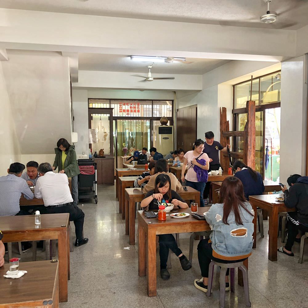 台南东区美食【忠味面馆】一早就高朋满座的人气面馆「榨菜肉丝面」香
